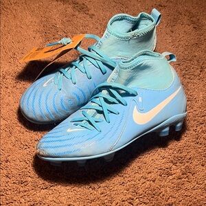 Nike Phantom Luna 2 Academy FG Soccer Cleats